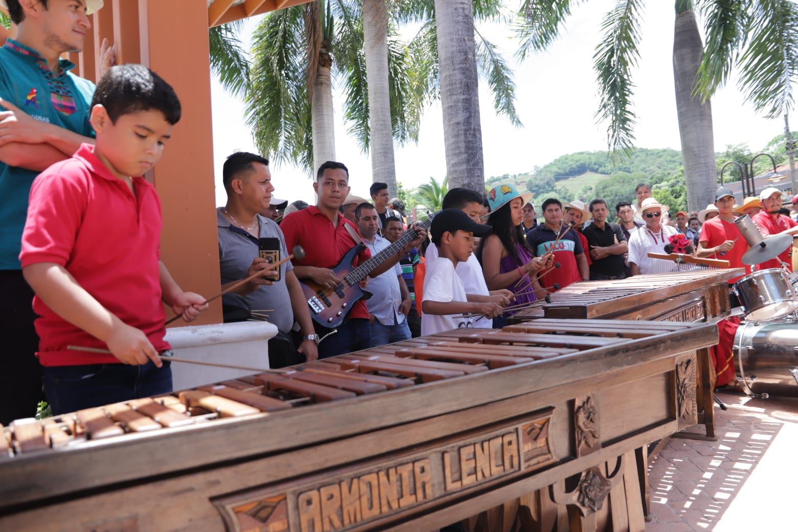 Presidente visitó la ciudad muralista de Arada, SB
